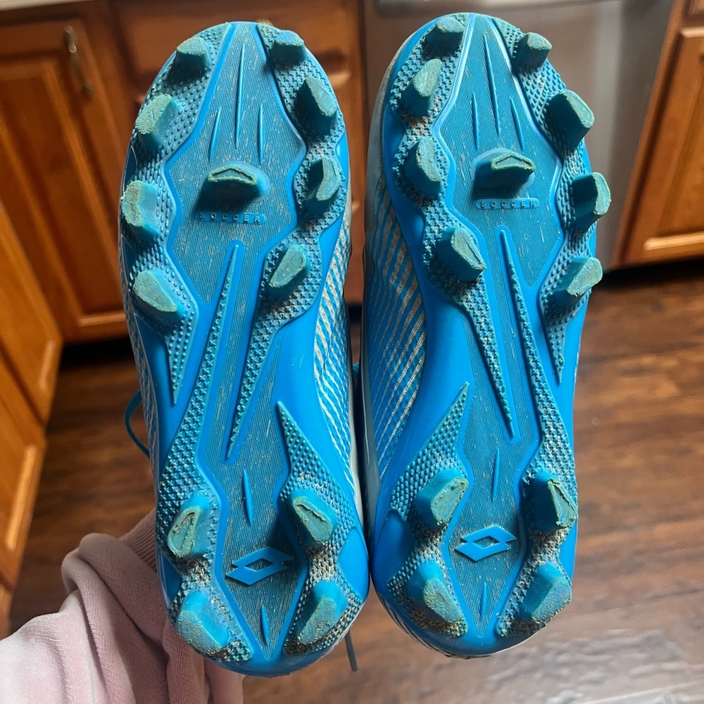 Soccer cleats unisex